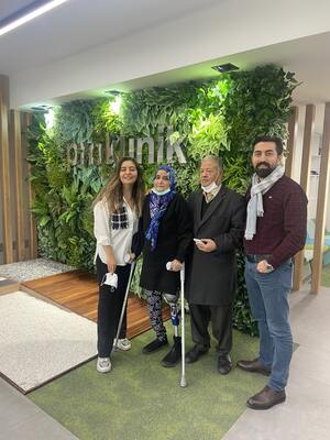 bacak protezi takılan kadın proklinik ile mutlu