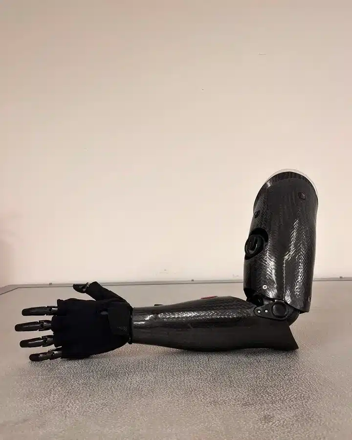 ottobock bebionic karbon kol bükülmüş halde çekimi